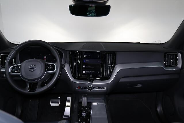 Volvo XC60 T8 Recharge AWD R-Design - Panorama/schuifdak - IntelliSafe Assist - Harman/Kardon audio - Adaptieve LED koplampen - Parkeercamera achter - Verwarmde voorstoelen, stuur & achterbank - Parkeersensoren voor & achter - Nappa Leder - Elektr. bedienb. voorstoe