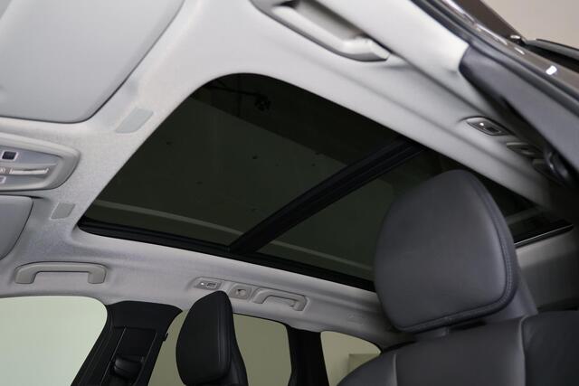 Volvo XC60 T6 Recharge AWD Core Bright - Panorama/schuifdak - IntelliSafe Assist & Surround - 360º Camera - Harman/Kardon audio - Adaptieve LED koplampen - Verwarmde voorstoelen, stuur & achterbank - Parkeersensoren voor & achter - Elektr. bedienb. voorstoelen met g