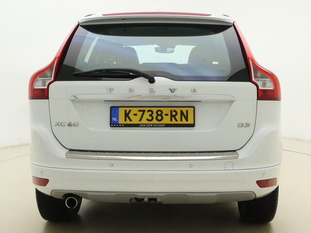 Volvo XC60 D3 Polar+ / Lederen bekleding / Stoelverwarming / Elektr. verstelbare stoel / Trekhaak / All-season banden /