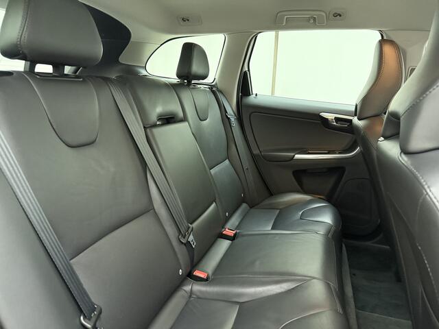 Volvo XC60 D3 Polar+ / Lederen bekleding / Stoelverwarming / Elektr. verstelbare stoel / Trekhaak / All-season banden /