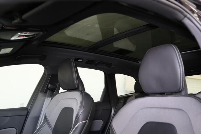 Volvo XC60 T6 Recharge AWD Plus Black Edition - Panorama/schuifdak - Adaptieve LED koplampen - Parkeercamera achter - Verwarmde voorstoelen, stuur & achterbank - Parkeersensoren voor & achter - Elektr. bedienb. voorstoelen met geheugen - Draadloze tel. lader - Cruis