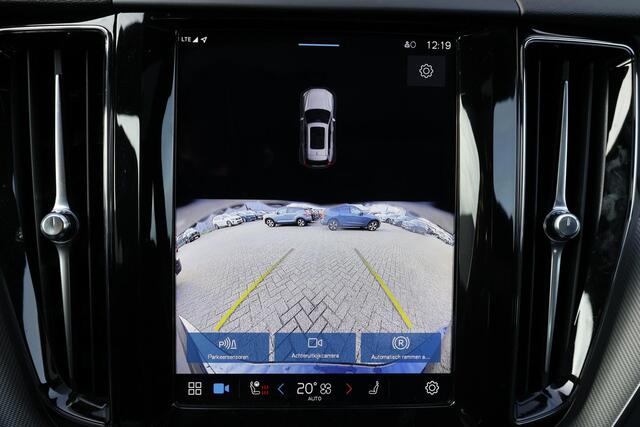 Volvo XC60 T6 Recharge AWD Plus Black Edition - Panorama/schuifdak - Adaptieve LED koplampen - Parkeercamera achter - Verwarmde voorstoelen, stuur & achterbank - Parkeersensoren voor & achter - Elektr. bedienb. voorstoelen met geheugen - Draadloze tel. lader - Cruis