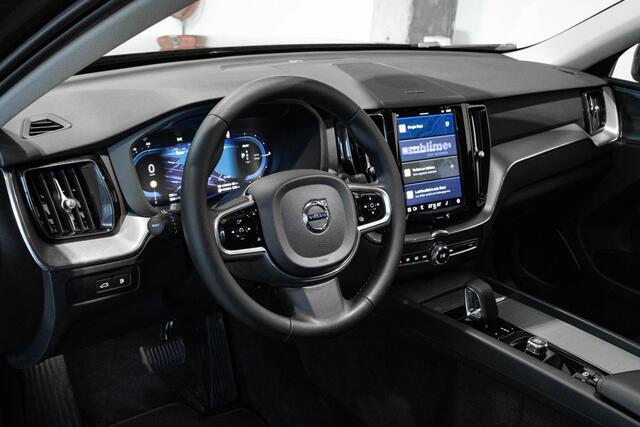 Volvo XC60 T8 Plug-in hybrid AWD Plus Bright | 1ste Eigenaar | Adaptive Cruise Control | Semi-Electrische wegklapbare trekhaak | 360° Parkeercamera | BLIS | Harman Kardon Premium Audio | Parkeerverwarming | Dealeronderhouden