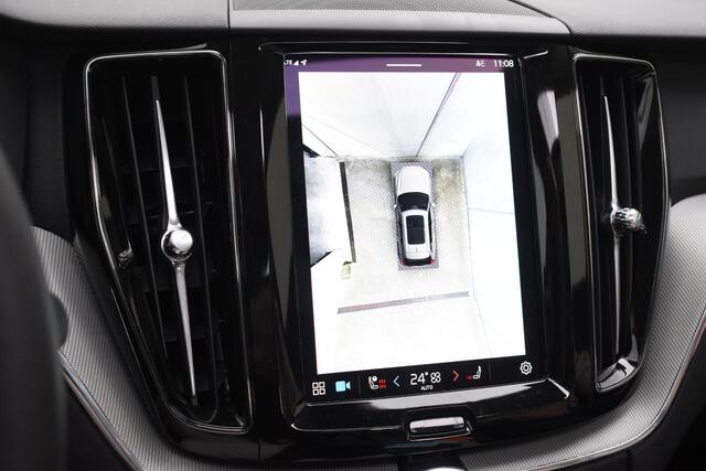 Volvo XC60 T6 350PK Automaat Plug-in Hybrid AWD Plus Dark / Navigatie / 360 Camera / Adaptieve Cruise Control / Stuur & Stoelverwarming / Elektr. Achterklep / Schuifdak / Trekhaak