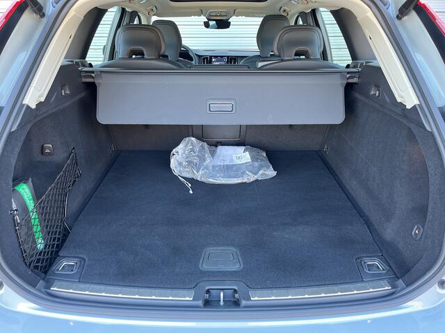 Volvo XC60 T6 Plug-in AWD Ultimate Dark / Head-Up / Trekhaak / Blis / 360 Camera / Schuif/kanteldak /