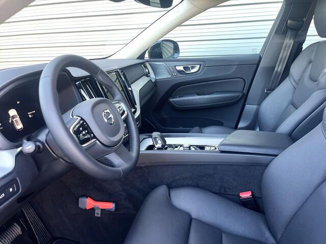 Volvo XC60 T6 Plug-in AWD Ultimate Dark / Head-Up / Trekhaak / Blis / 360 Camera / Schuif/kanteldak /