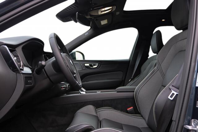 Volvo XC60 MY26 T6 Plus Black Edition Recharge Plug-In Hybrid AWD Pano l Lo