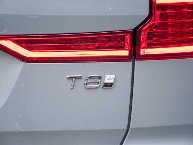 Volvo XC60 2.0 T8 Plug-in hybrid AWD Plus Dark | Adapt. Cruise | Stuurwiel verwarming | Trekhaak l Schuif- /kantel Pano l 360 cam l 20"