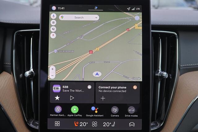 Volvo XC60 T6 Recharge AWD Ultra Dark - Panorama/schuifdak - IntelliSafe Assist & Surround - 360º Camera - Harman/Kardon audio - Adaptieve LED koplampen - Verwarmde voorstoelen, stuur & achterbank - Parkeersensoren voor & achter - Elektr. bedienb. voorstoelen met ge