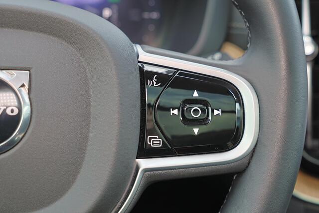 Volvo XC60 T6 Recharge AWD Ultra Dark - Panorama/schuifdak - IntelliSafe Assist & Surround - 360º Camera - Harman/Kardon audio - Adaptieve LED koplampen - Verwarmde voorstoelen, stuur & achterbank - Parkeersensoren voor & achter - Elektr. bedienb. voorstoelen met ge