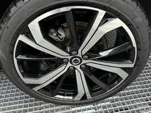 Volvo XC60 Plus T6 AWD Panoramadak, Electr. verstelbare stoelen, Verwarmde stoelen + stuurwiel, Harman-Kardon premium audio, 21 inch lichtmetalen velgen, Trekhaak semi electrisch