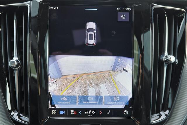 Volvo XC60 T6 Recharge AWD Plus Dark - Panorama/schuifdak - IntelliSafe Assist & Surround - Harman/Kardon audio - Parkeercamera achter - Verwarmde voorstoelen, stuur & achterbank - Parkeersensoren voor & achter - Elektr. bedienb. voorstoelen met geheugen - Draadloze