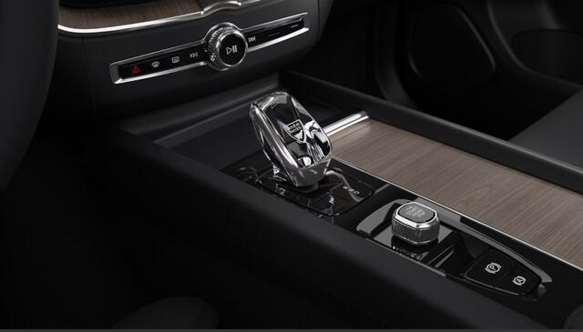 Volvo XC60 T6 Plug-in hybrid AWD Plus Dark | Head-up display | Schuif-/kanteldak | Full-ledkoplampen