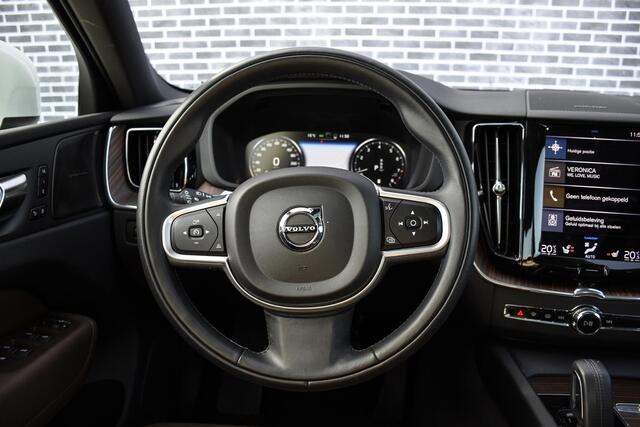 Volvo XC60 2.0 B5 Momentum Exclusive | Panoramadak | Power Seats | Adaptieve Cruise Control | Harman Kardon | 19" | Apple Carplay |