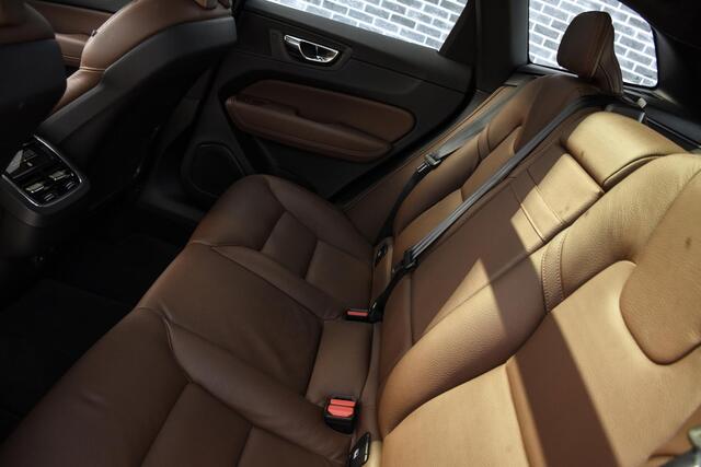 Volvo XC60 2.0 B5 Momentum Exclusive | Panoramadak | Power Seats | Adaptieve Cruise Control | Harman Kardon | 19" | Apple Carplay |