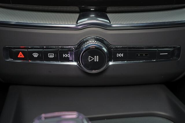 Volvo XC60 T6 Recharge AWD Plus Black Edition - Luchtvering - Panorama/schuifdak - IntelliSafe Assist & Surround - 360º Camera - Harman/Kardon audio - Adaptieve LED koplampen - Verwarmde voorstoelen, stuur & achterbank - Parkeersensoren voor & achter - Elektr. bedie