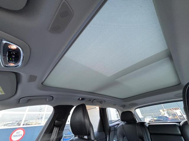 Volvo XC60 2.0 T8 Twin Engine AWD Inscription | Luchtvering | Trekhaak | Bowers & Wilkens | Panoramadak | Adaptieve Cruise control | Achteruitrijcamera | Navigatie | Stoelverwarming