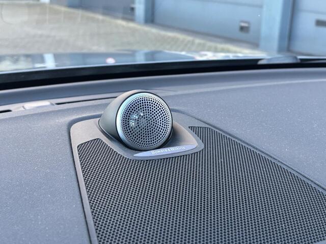 Volvo XC60 2.0 T8 Twin Engine AWD Inscription | Luchtvering | Trekhaak | Bowers & Wilkens | Panoramadak | Adaptieve Cruise control | Achteruitrijcamera | Navigatie | Stoelverwarming