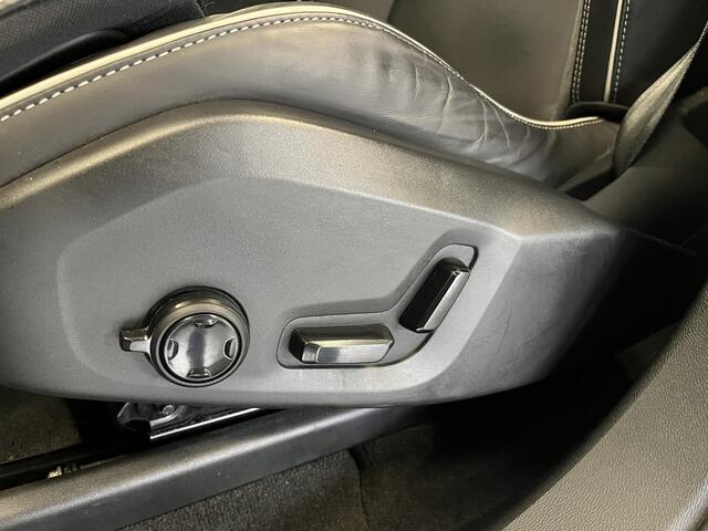 Volvo XC60 2.0 Recharge T8 AWD Inscription 2100 kg trekkracht! Harman Kardon, PLUGIN, 407PK, Stoelgeheugen, Lederenbekleding, Elektrisch wegklapbare Trekhaak, Panorama Schuif/Kanteldak, R Design, Cruise control!