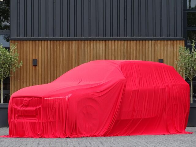 Volvo XC60 T6 341K AWD Recharge Plug-In Hybrid / R- Design / LED