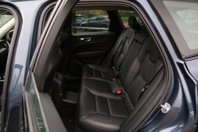 Volvo XC60 2.0 T6 Plug-in hybrid AWD Plus Dark , Panoramadak, Carplay,