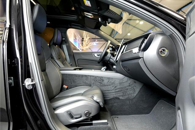 Volvo XC60 2.0 T8 AWD 335kW/456pk Aut8 MJ2026 Plug-in hybrid Ultra Black Edition LUCHTVERING + HARMAN/KARDON + PANORAMADAK + BLIS + STOELMASSAGE + PILOT ASSIST + STOELVERWARMING V&A + ADAPT.CRUISE + STUURVERWARMING + 360 CAMERA + PARKSENSOREN + 21" LM-VELGEN!!