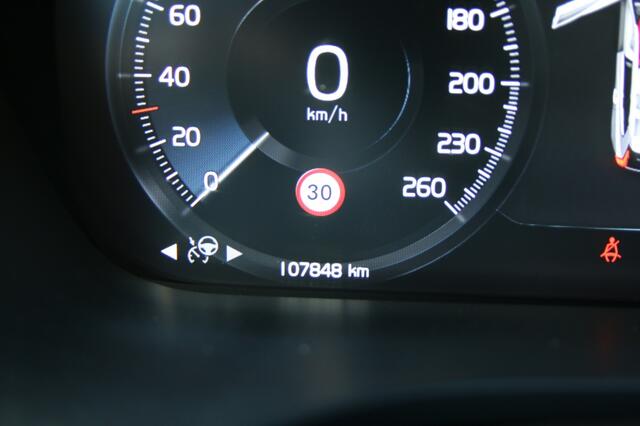 Volvo XC60 2.0 T5 | PILOT ASSIST | APPLE CARPLAY | LANE KEEPING AID | CRUIS