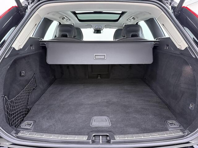 Volvo XC60 2.0 T6 Plug-in hybrid AWD Plus Dark Trekhaak/Panodak/Camera etc.