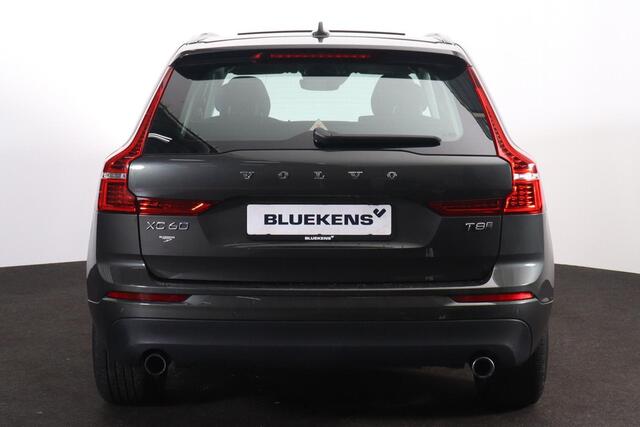 Volvo XC60 T8 Recharge AWD Momentum - Panorama/schuifdak - IntelliSafe Assist & Surround - Parkeercamera achter - Verwarmde voorstoelen - Parkeersensoren voor & achter - Volvo On Call - Elektr. inklapbare trekhaak - 19' LMV