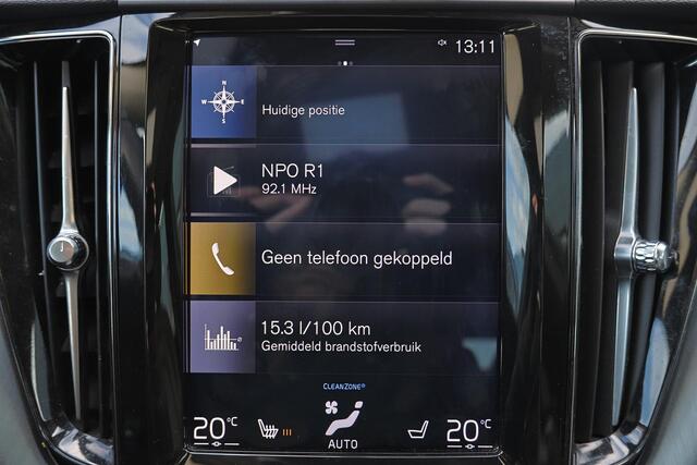 Volvo XC60 T8 Recharge AWD Momentum - Panorama/schuifdak - IntelliSafe Assist & Surround - Parkeercamera achter - Verwarmde voorstoelen - Parkeersensoren voor & achter - Volvo On Call - Elektr. inklapbare trekhaak - 19' LMV