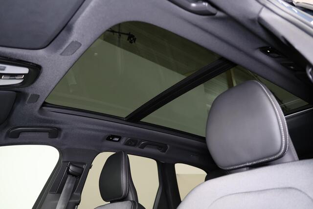 Volvo XC60 T8 Recharge AWD Ultra Black Edition - Panorama/schuifdak - IntelliSafe Assist & Surround - 360º Camera - Harman/Kardon audio - Adaptieve LED koplampen - Verwarmde voorstoelen, stuur & achterbank - Parkeersensoren voor & achter - Elektr. bedienb. voorstoel