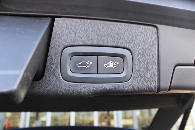 Volvo XC60 Recharge Automaat T6 AWD Business Pro | Camera | Adapt. Cruise | Getint glas | Schuif/kanteldak | Keyless | BLIS |