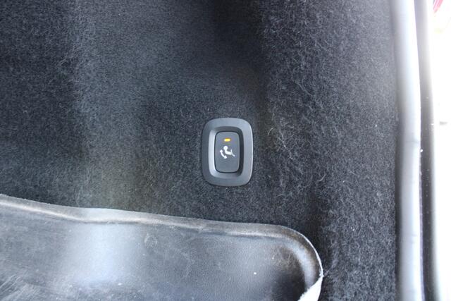 Volvo XC60 Recharge Automaat T6 AWD Business Pro | Camera | Adapt. Cruise | Getint glas | Schuif/kanteldak | Keyless | BLIS |