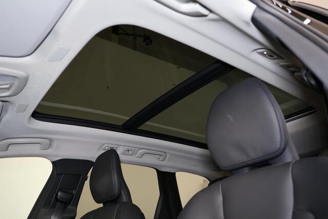 Volvo XC60 T8 Recharge AWD Plus Dark - Panorama/schuifdak - IntelliSafe Assist & Surround - 360º Camera - Harman/Kardon audio - Adaptieve LED koplampen - Verwarmde voorstoelen, stuur & achterbank - Parkeersensoren voor & achter - Elektr. bedienb. voorstoelen met geh