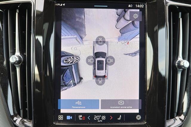 Volvo XC60 T8 Recharge AWD Plus Dark - Panorama/schuifdak - IntelliSafe Assist & Surround - 360º Camera - Harman/Kardon audio - Adaptieve LED koplampen - Verwarmde voorstoelen, stuur & achterbank - Parkeersensoren voor & achter - Elektr. bedienb. voorstoelen met geh