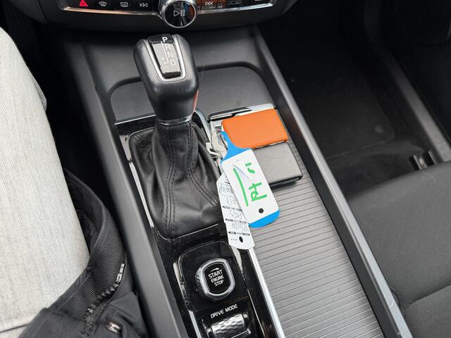 Volvo XC60 2.0 D4 AWD Momentum AUTOMAAT/XENON/NAVI