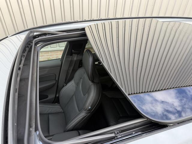 Volvo XC60 T8 Plug-in hybrid AWD Ultra Black Edition | FULL OPTION | Luchtvering | Bowers & Wilkins | Gelaagd glas |