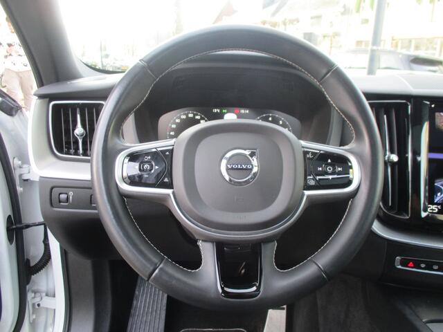 Volvo XC60 2.0 B5 R-Design / AUTOMAAT / AIRCO / PANO-DAK / LEER / NAVI / NL.AUTO / NW-STAAT / 96dkm