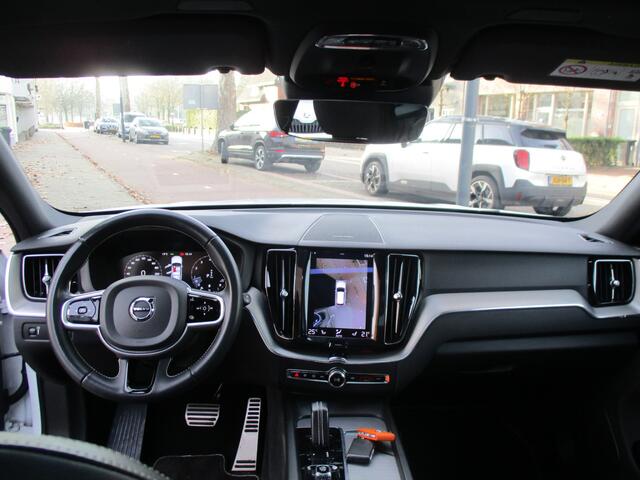 Volvo XC60 2.0 B5 R-Design / AUTOMAAT / AIRCO / PANO-DAK / LEER / NAVI / NL.AUTO / NW-STAAT / 96dkm
