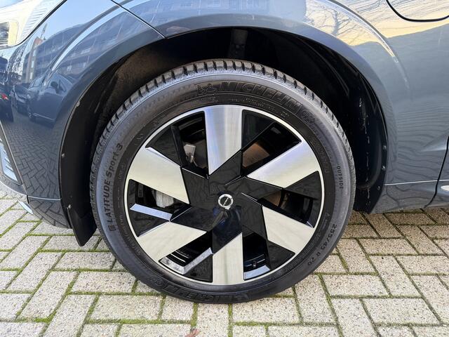 Volvo XC60 2.0 T6 Plug-in hybrid AWD Ultimate Chrome Long Range Panorama Head Up