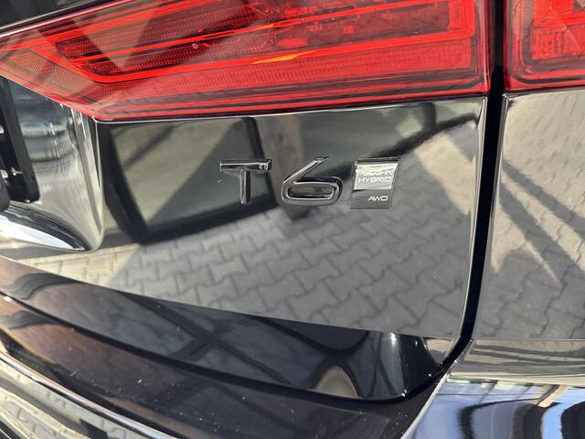 Volvo XC60 2.0 T6 Plug-in hybrid AWD Plus Black Edition Luchtvering|HUD|H&K|360|ACC|memory