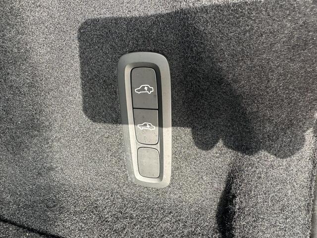 Volvo XC60 2.0 T6 Plug-in hybrid AWD Plus Black Edition Luchtvering|HUD|H&K|360|ACC|memory