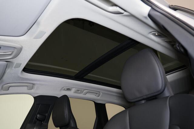 Volvo XC60 T6 Recharge AWD Plus Dark - Panorama/schuifdak - IntelliSafe Assist & Surround - 360º Camera - Verwarmde voorstoelen, stuur & achterbank - Parkeersensoren voor & achter - Elektr. bedienb. voorstoelen met geheugen - Draadloze tel. lader - Extra getint glas