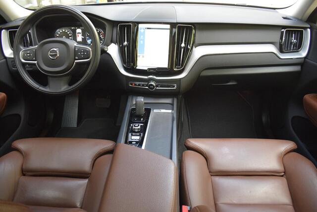 Volvo XC60 2.0 T8 AWD Mom Pro met Pano/Leer/Led/Stoelverwarmi