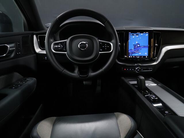 Volvo XC60 2.0 T8 AWD R-Design [SCHUIFKANTELDAK, MEMORY SEATS, APPLE CARPLAY, TREKHAAK INKLAPBAAR, HARMAN/KARDON, STUURVERWARMING, 360 CAMERA, STOELVERWARMING, VOL LEDER, CRUISE, CLIMATE, NIEUWSTAAT]