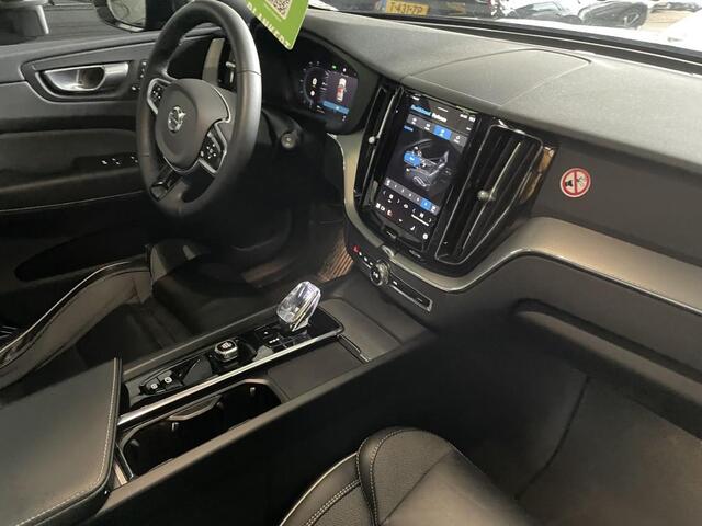 Volvo XC60 2.0 T6 Plug-in hybrid AWD Plus Black Edition | Adaptieve Cruise Control | Panoramadak | Stoel en Stuurverwarming | Dodehoek Detectie | 21" |