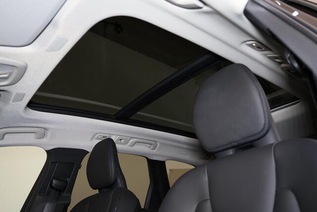 Volvo XC60 T8 Recharge AWD Plus Dark - Panorama/schuifdak - IntelliSafe Assist & Surround - 360º Camera - Harman/Kardon audio - Adaptieve LED koplampen - Verwarmde voorstoelen, stuur & achterbank - Parkeersensoren voor & achter - Elektr. bedienb. voorstoelen met geh
