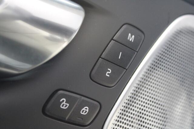 Volvo XC60 2.0 Recharge T8 AWD Inscription - B&W - 360 Camera - HUD - Stoel/Stuurverwarming - Pano - Pilot Assist - BLIS - Rijklaar