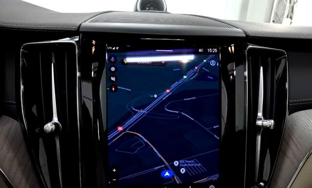 Volvo XC60 2.0 T6 AWD Recharge Long Range 293kW/399pk Aut8 Ultimate Bright LUCHTVERING + BOWERS&WILKINS + EL.TREKHAAK + PANORAMADAK + PILOT ASSIST + ADAPT.CRUISE + LANE ASSIST + STOEL&STUURVERWARMING + CAMERA + HEAD-UP + PD-GLASS + PARKSENSOREN V&A + 20" LM-VELG