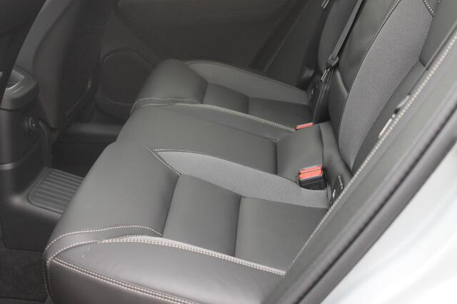 Volvo XC60 T8 Plug-in hybrid 455PK AWD Plus Black Edition Head-up display / Panoramisch schuif-kanteldak / Luchtvering / Trekhaak / 360graden camera / Google Infotainment